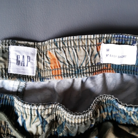 GAP Woven Shorts - Picture 3 of 3